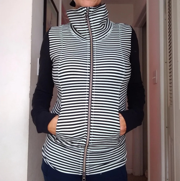 Lululemon women's striped everyday yoga zip up jacket EUC 4 - Picture 4 of 5
